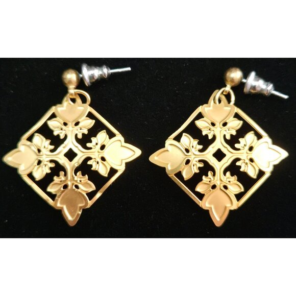 Hawaiian Quilt Square Goldtone Earrings - Picture 1 of 3
